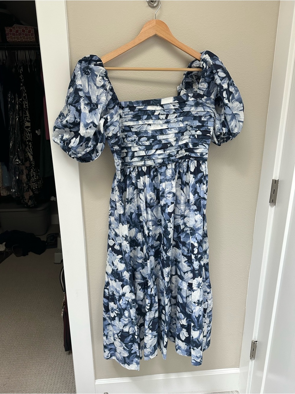 Abercrombie & Fitch Navy and White Floral Puff-Sleeve Midi Dress